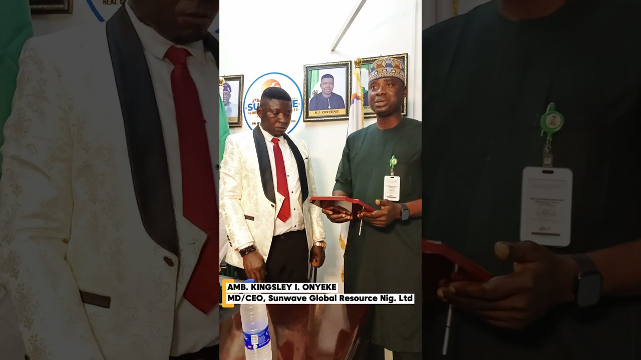 SUNWAVE CEO recieves the DYCN Award